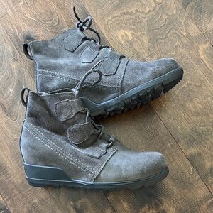 Sorel Evie Suede Ankle Boots EUC - Size 8 (39)